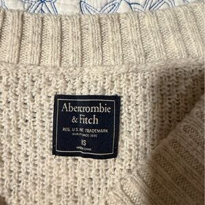 Abercrombie and fitch sweater xs